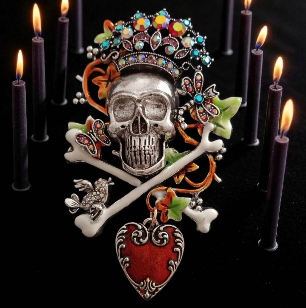 SKULL CROWN RHINESTONE BROOCH